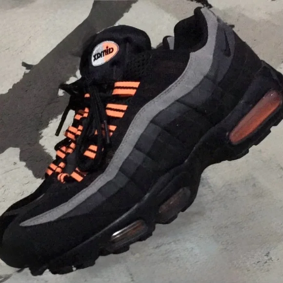 2011 Nike Air Max 95 Halloween Black & Orange. Men’s 10 and 11 available. - Picture 7 of 8